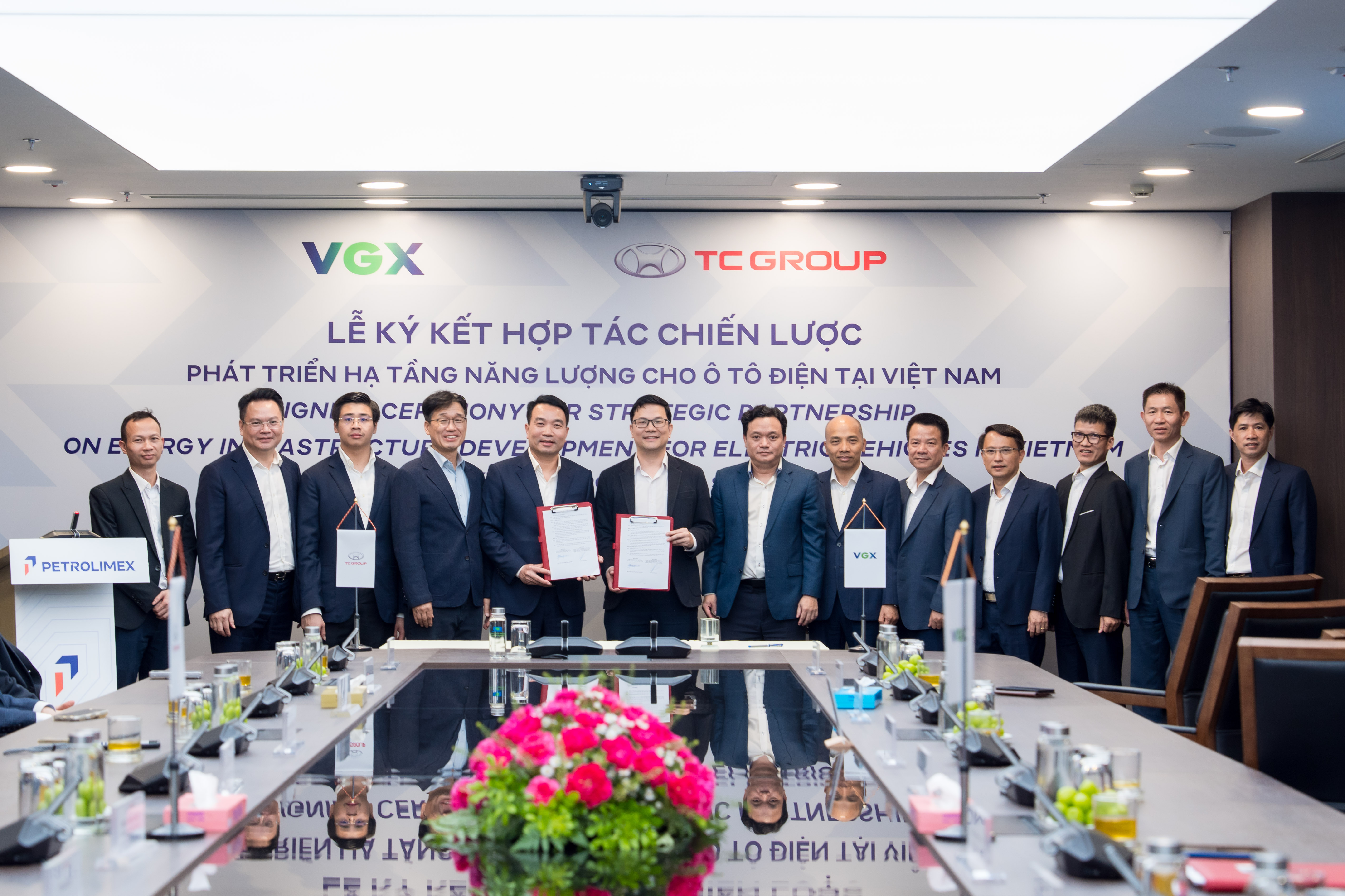 Tập đoàn Thành Công hợp tác VGX phát triển hạ tầng sạc cho xe điện hóa