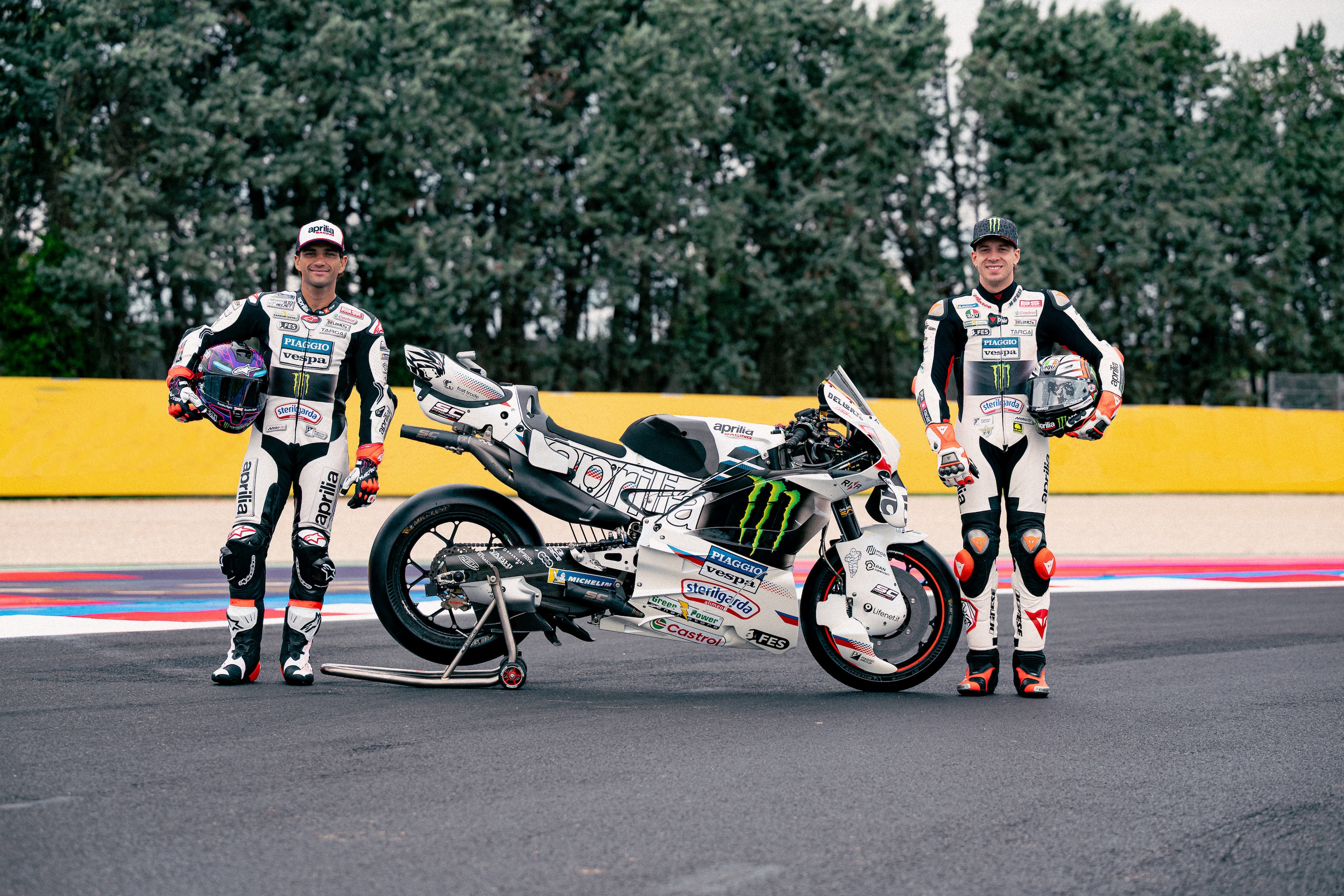 Aprilia Racing khoác áo trắng đặc biệt, tri ân Vespa và Gilles Villeneuve tại MotoGP Misano