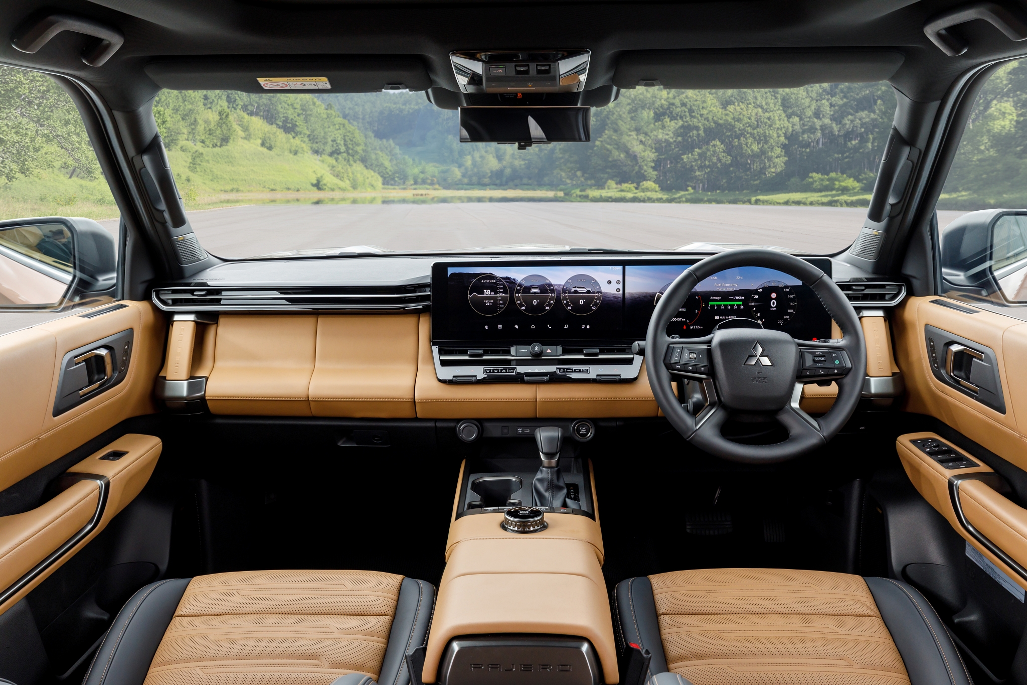 Mitsubishi Pajero 2027 tại Australia không có cần số điện tử như mẫu xe dành cho thị trường Nhật Bản (Ảnh: Mitsubishi).