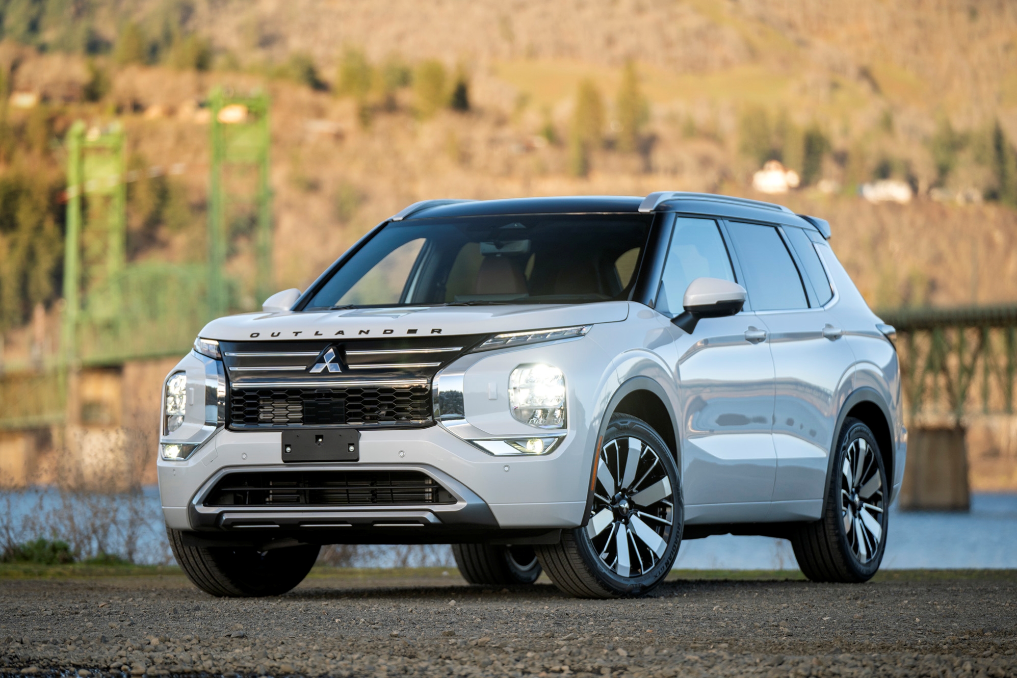 Outlander thế hệ mới vừa ra mắt Philippines với duy nhất phiên bản PHEV, giá sau quy đổi hơn 1,2 tỷ đồng (Ảnh: John M. Vincent).
