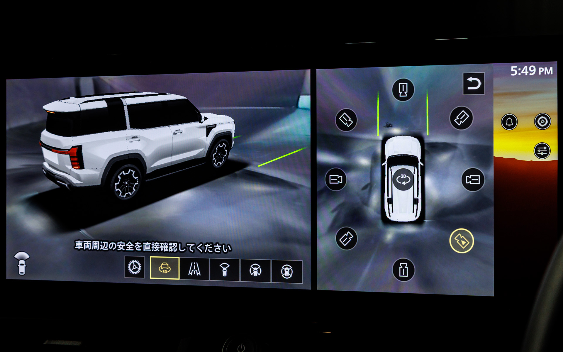 Pajero thế hệ thứ 5 còn là mẫu Mitsubishi đầu tiên sở hữu túi khí trung tâm hàng ghế trước, nâng tổng số túi khí lên 8. Camera 360 độ giả lập 3D và giả lập hình ảnh gầm xe, tự động bật ở chế độ 4HLc hoặc 4LLc. Gương chiếu hậu kỹ thuật số đảm bảo tầm nhìn phía sau cho người lái kể cả khi xe chở đủ tải.
