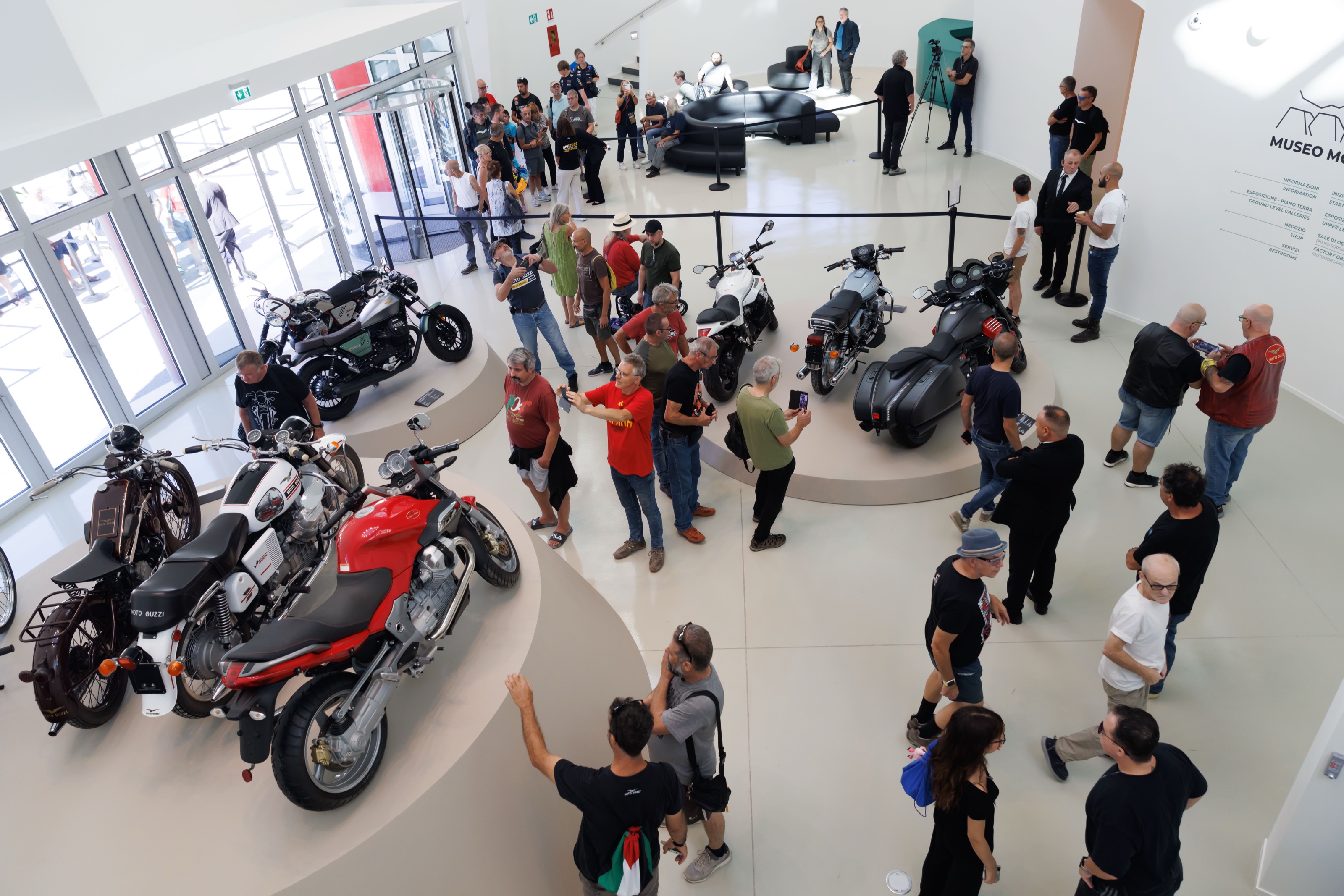 Moto Guzzi khánh thành “ngôi nhà” mới sau hơn 100 năm, hàng nghìn người hâm mộ đổ về