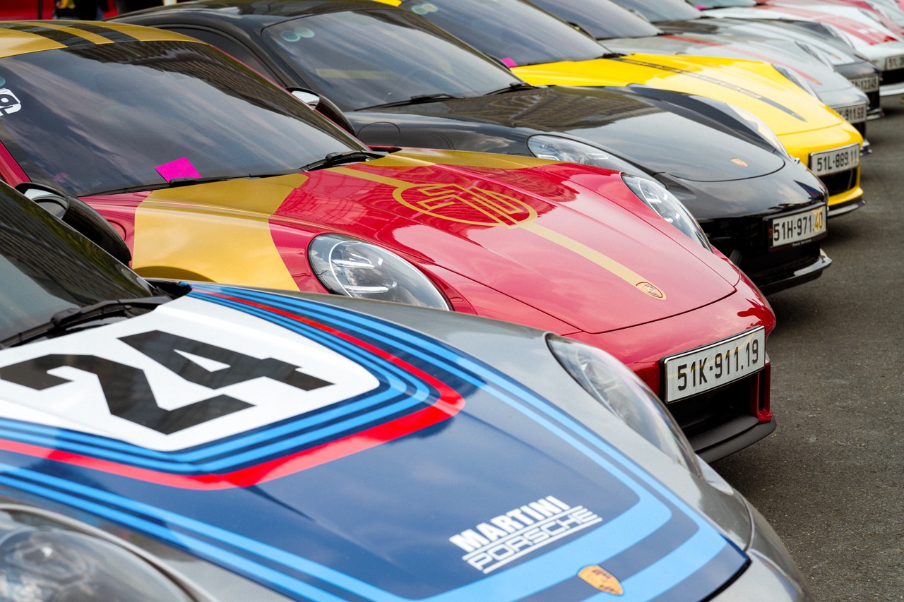 Gần 8.000 người đổ về Porsche Together tại TP.HCM, hơn 100 xe thể thao từ 911 GT3 RS đến Macan cùng xuất hiện
