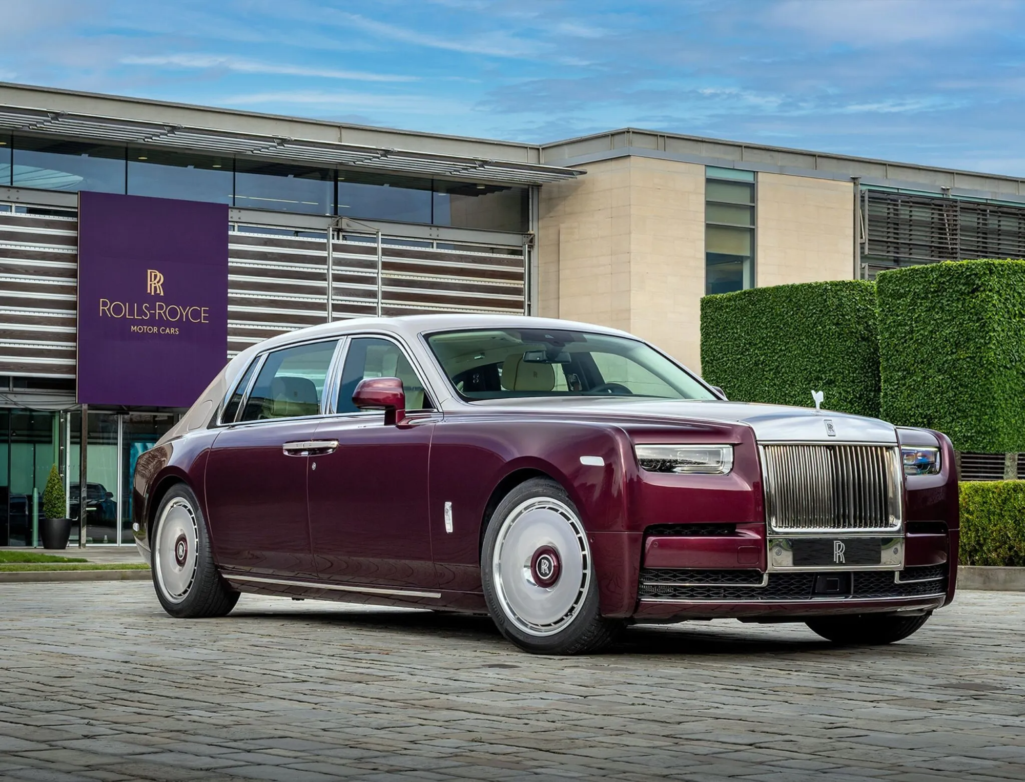 Rolls-Royce Phantom Hummingbird độc bản: Lần đầu dùng vỏ bào ngư để trang trí nội thất