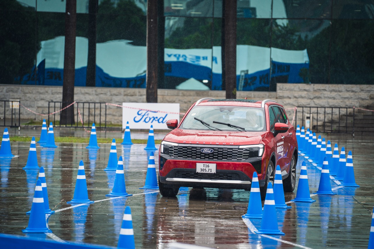 Ford áp dụng loạt hỗ trợ trong tháng 9, tiếp tục tổ chức lái thử xe trên toàn quốc
