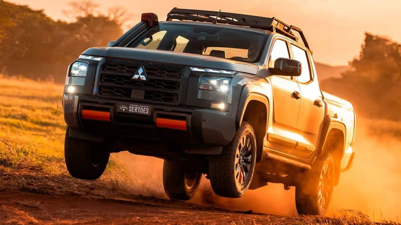Mitsubishi Triton có bản mới thiên về off-road, lắp sẵn ống thở và giá nóc từ nhà máy