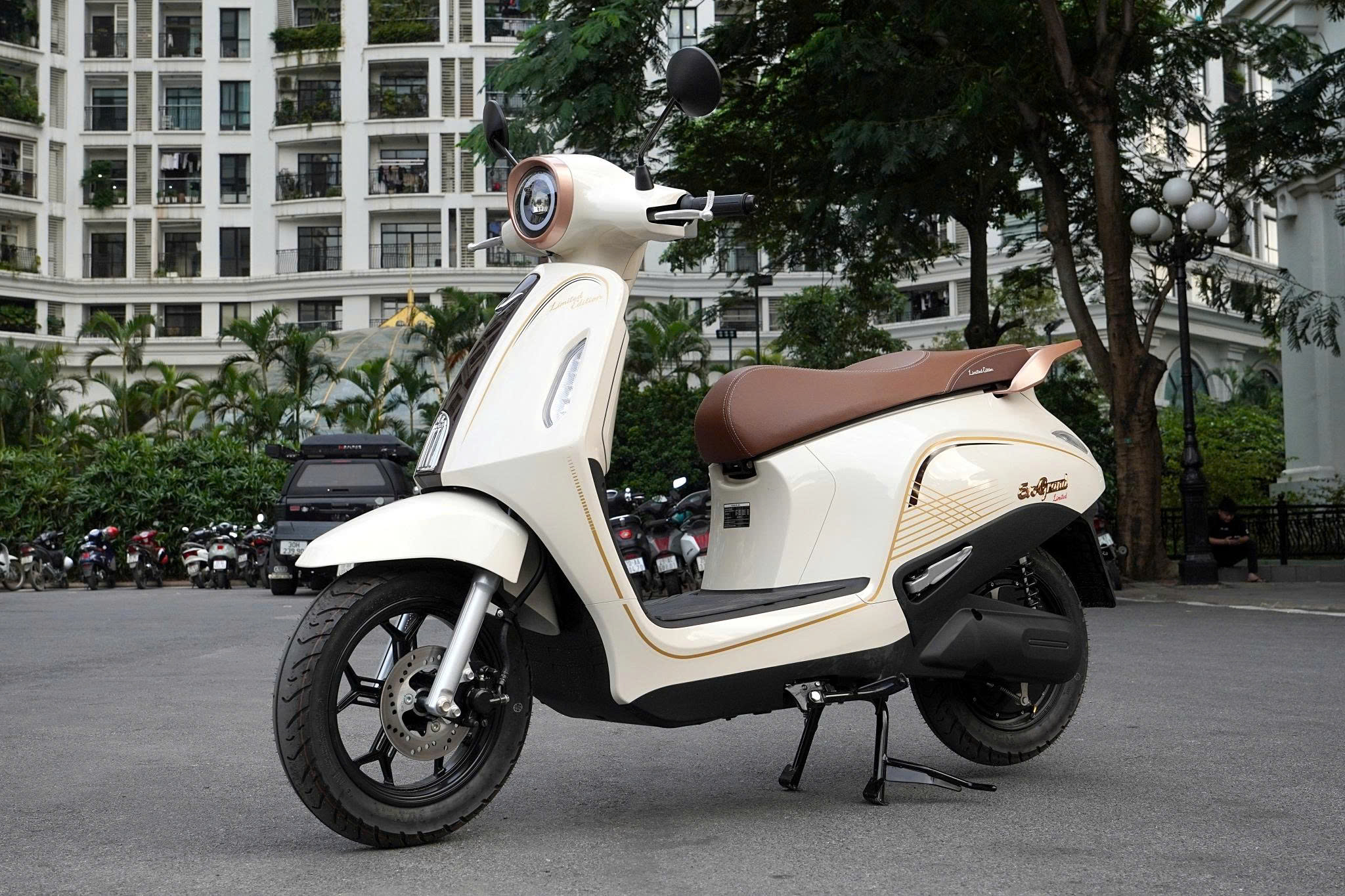 Có gì trên VinFast Evo Grand Limited: Thêm khóa thông minh và số lùi, 169km/lần sạc, giá ưu đãi 26,9 triệu đồng