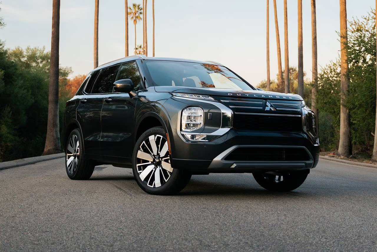 Mitsubishi Outlander 2026 bất ngờ lộ diện tại Việt Nam: SUV 7 chỗ dùng động cơ hybrid nhẹ, chờ ngày đấu Honda CR-V