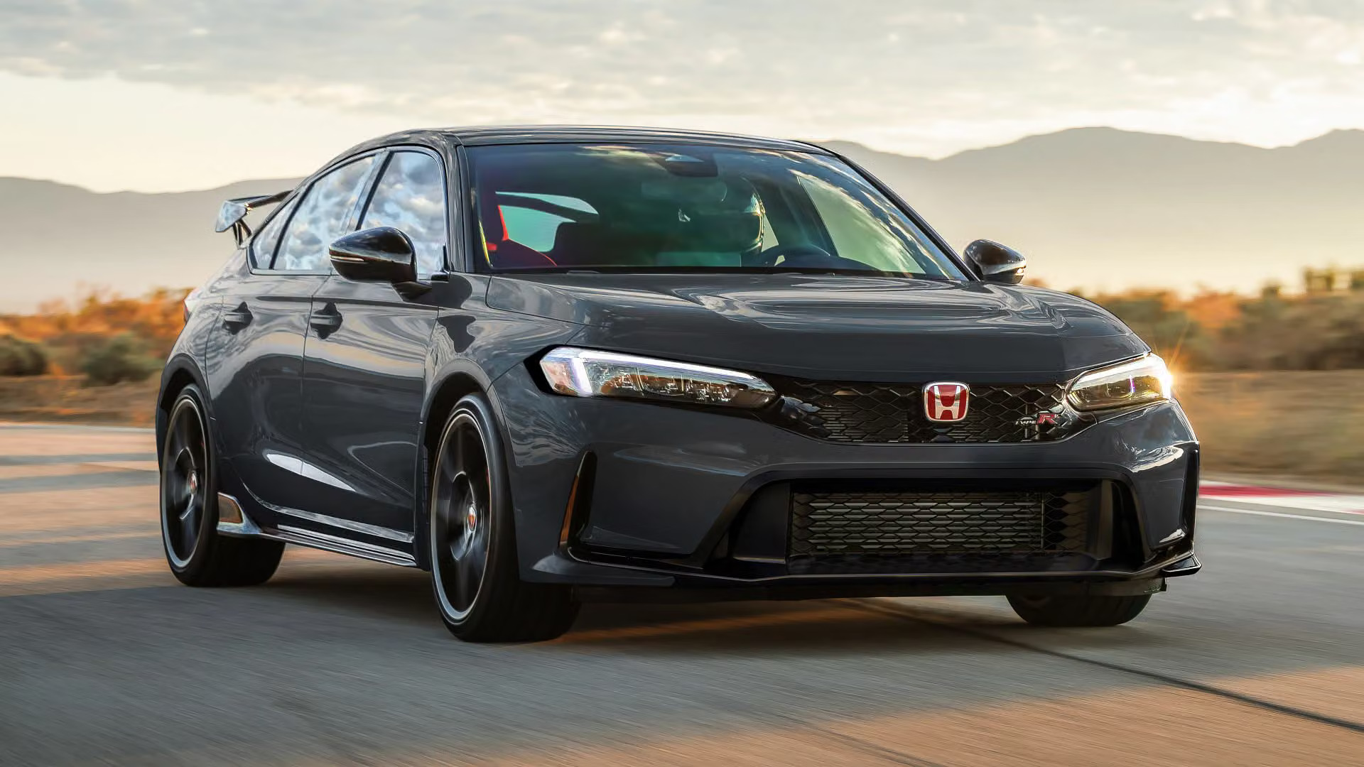 Honda Civic Type R 2027 lộ diện: Giữ nguyên máy 2.0L, thêm loạt nâng cấp để chạy phố lẫn đường đua