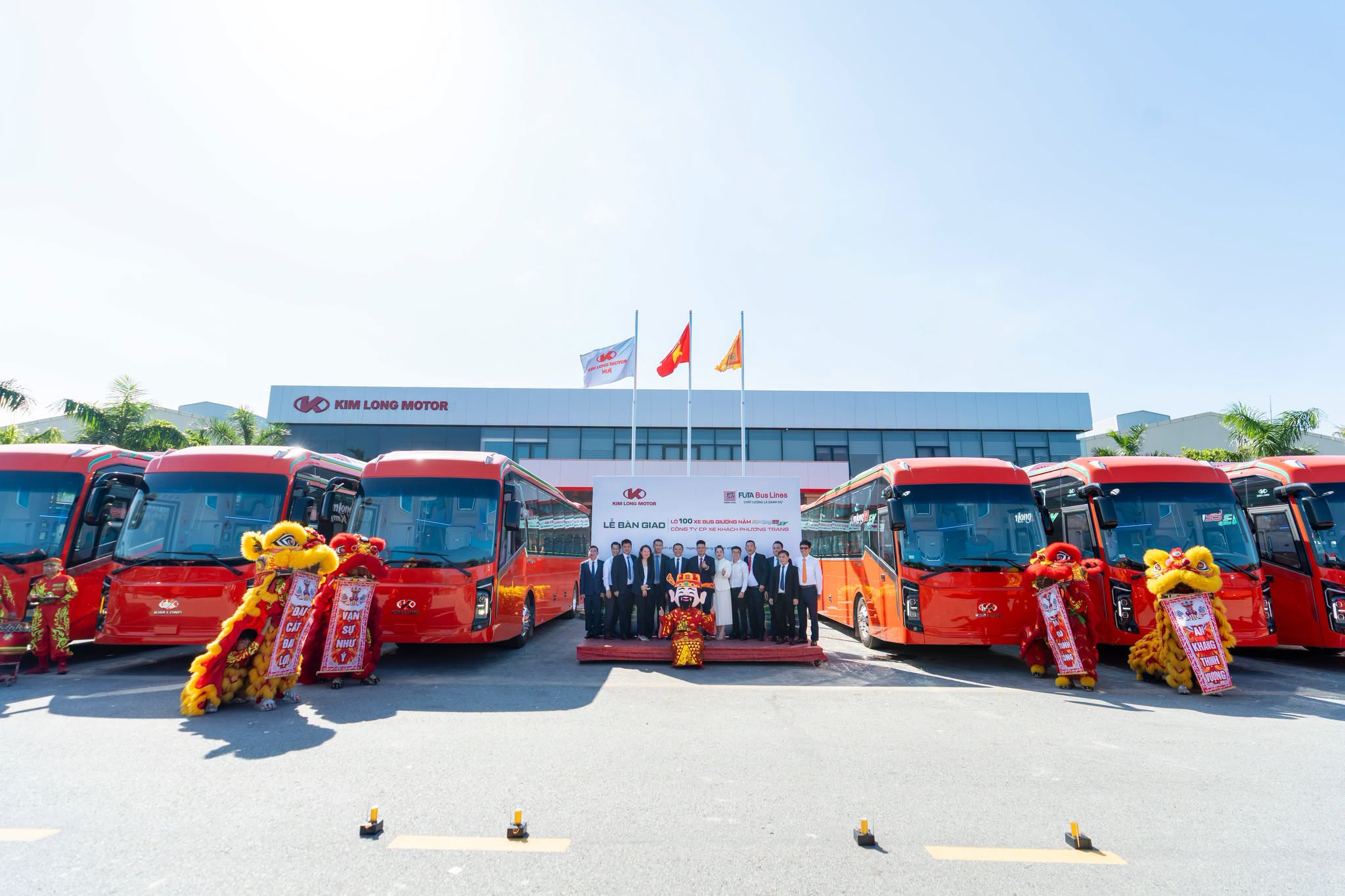 100 xe giường nằm thuần điện sắp chạy tuyến liên tỉnh của Phương Trang: Mỗi xe hơn 4,7 tỷ đồng, 400km/lần sạc