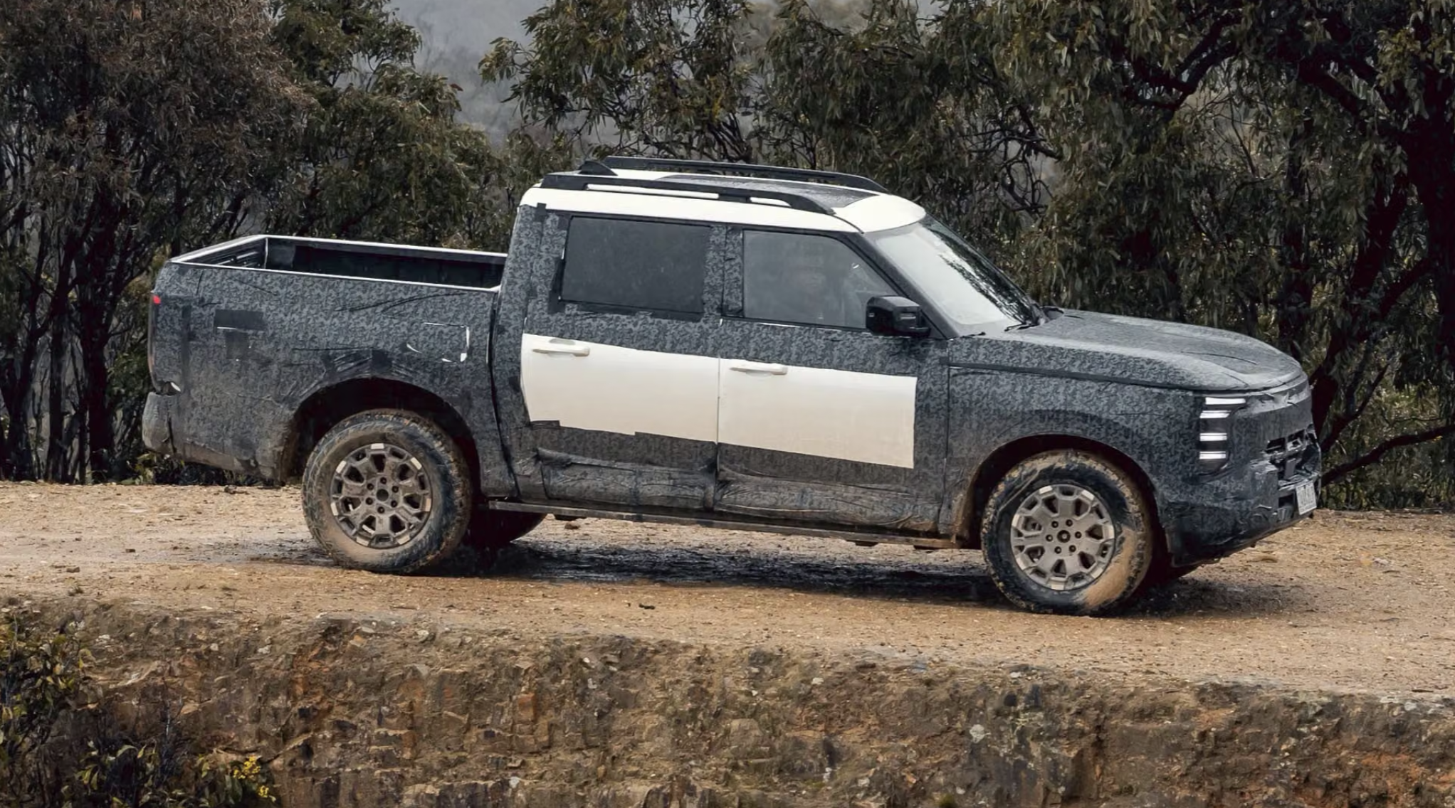 Nissan Navara sắp có bản hybrid mạnh 800 Nm, thêm đối thủ đáng gờm cho BYD Shark 6