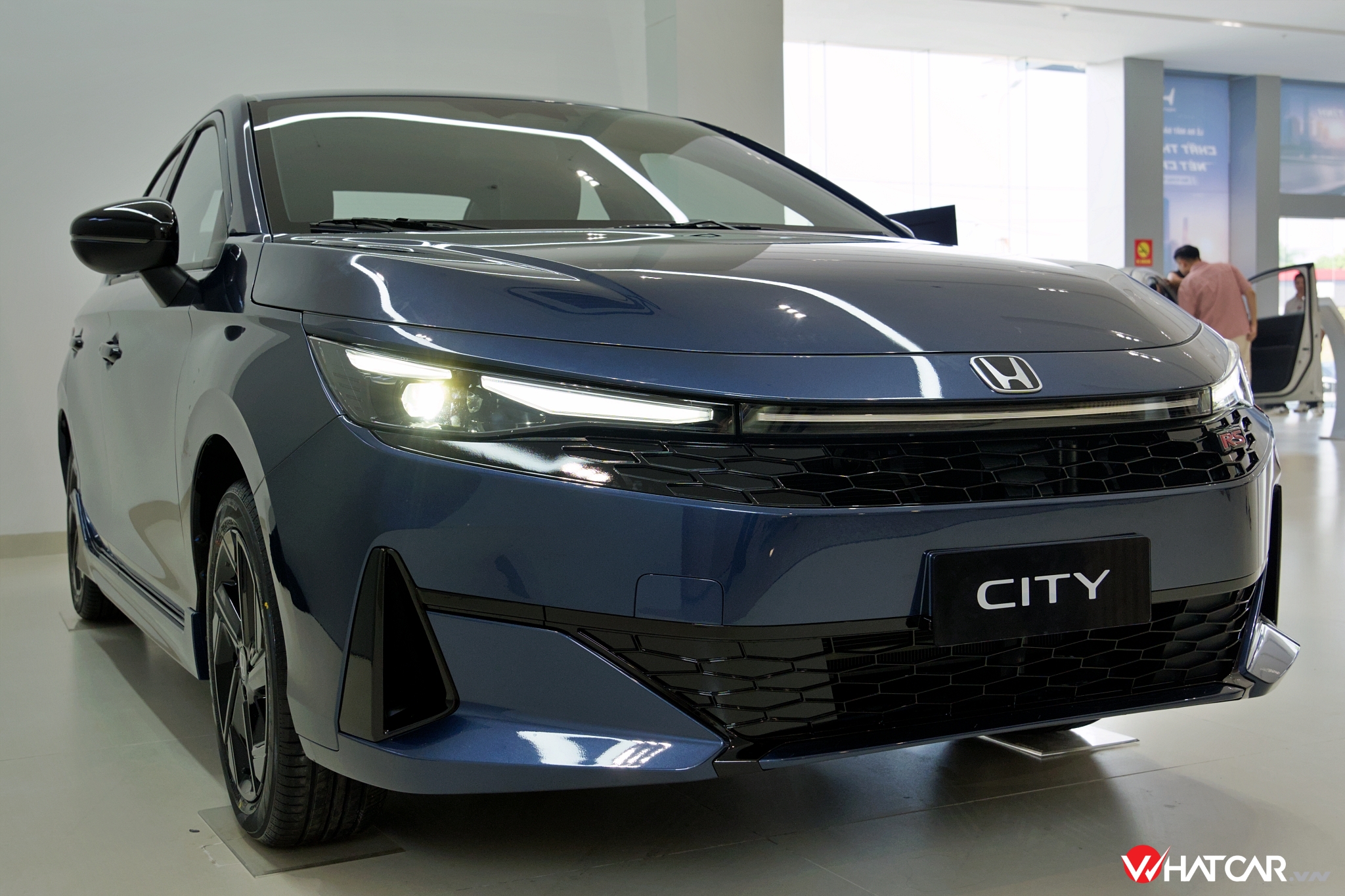 Cận cảnh Honda City RS facelift: Giá 569 triệu đồng không đổi, nâng cấp nhẹ nhưng cắt lốp sơ-cua