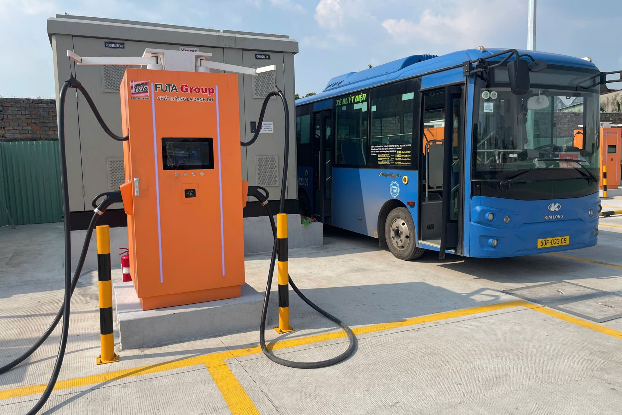 Hai bên kỳ vọng giải pháp hạ tầng sẽ tạo thuận lợi cho việc nạp điện trong thời gian dừng, nghỉ theo lịch trình, góp phần tối ưu thời gian khai thác và duy trì hoạt động vận tải hành khách (Ảnh: FUTA).