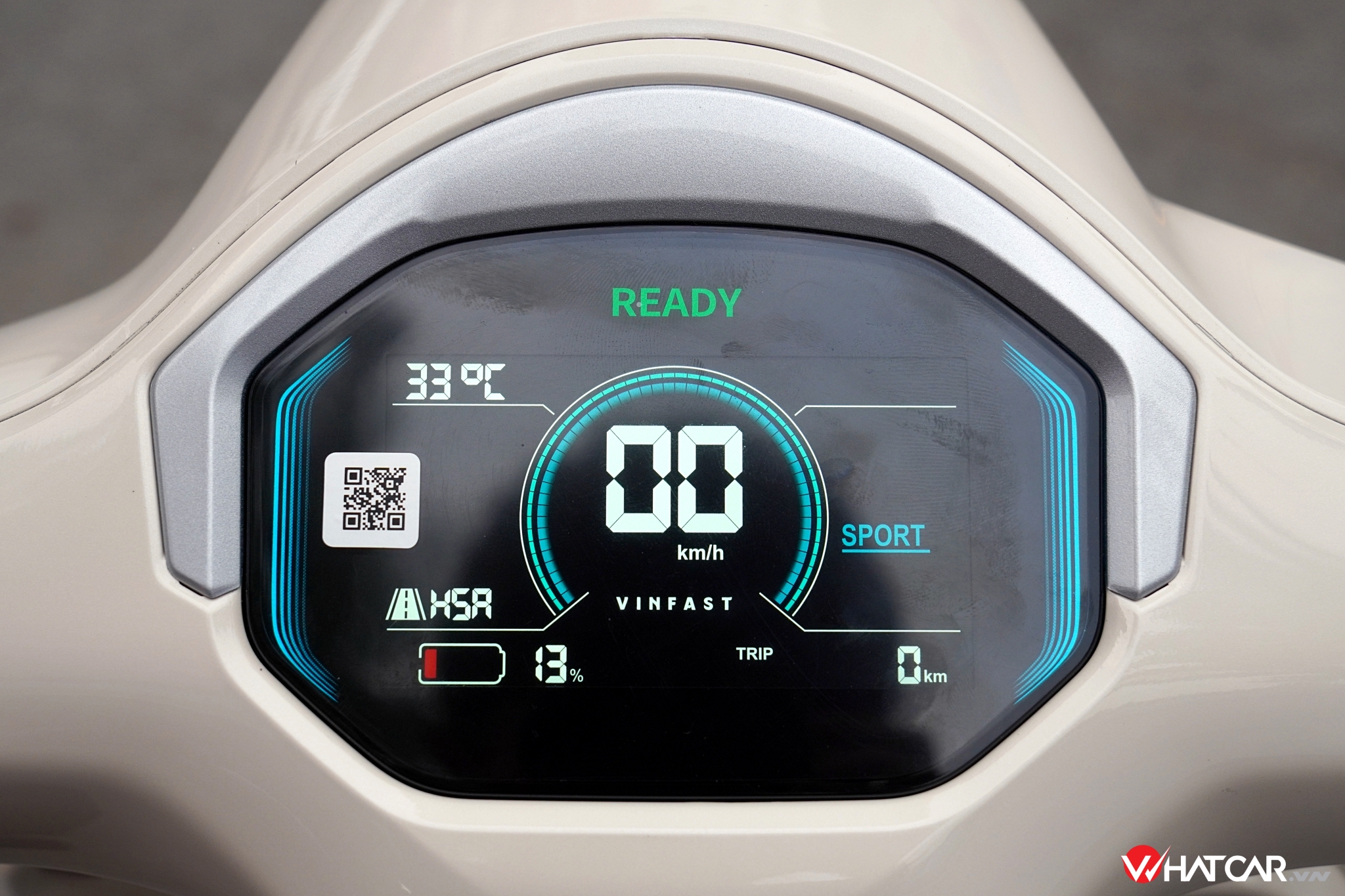 Phần tiện ích còn lại không đổi, trong đó có bảng đồng hồ LCD VA hiển thị trực quan các thông tin quan trọng. Xe cũng có tính năng hỗ trợ khởi hành ngang dốc (HSA), tự động kích hoạt sau khi người lái bóp phanh và dừng trong một thời gian nhất định.