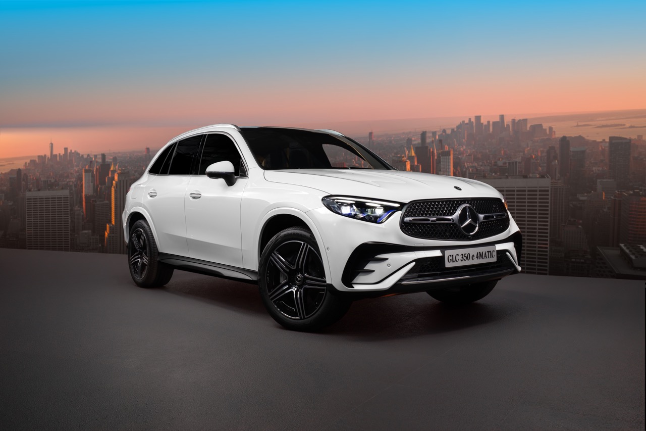 Mercedes-Benz GLC thêm bản plug-in hybrid, giá 2,999 tỷ đồng