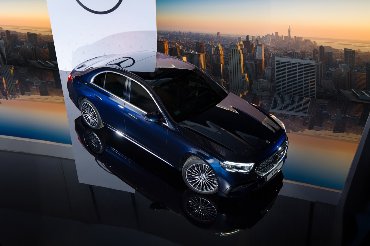 Mercedes-Benz E 350 e ra mắt tại Việt Nam, giá 3,399 tỷ đồng, chạy điện tối đa 116 km