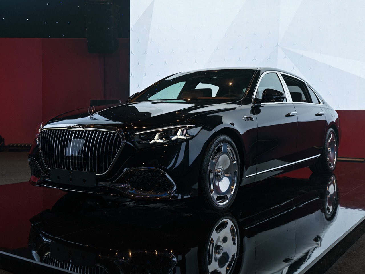Mercedes-Maybach S-Class có giá từ 8,639 tỷ đồng tại Việt Nam, thêm bản plug-in hybrid