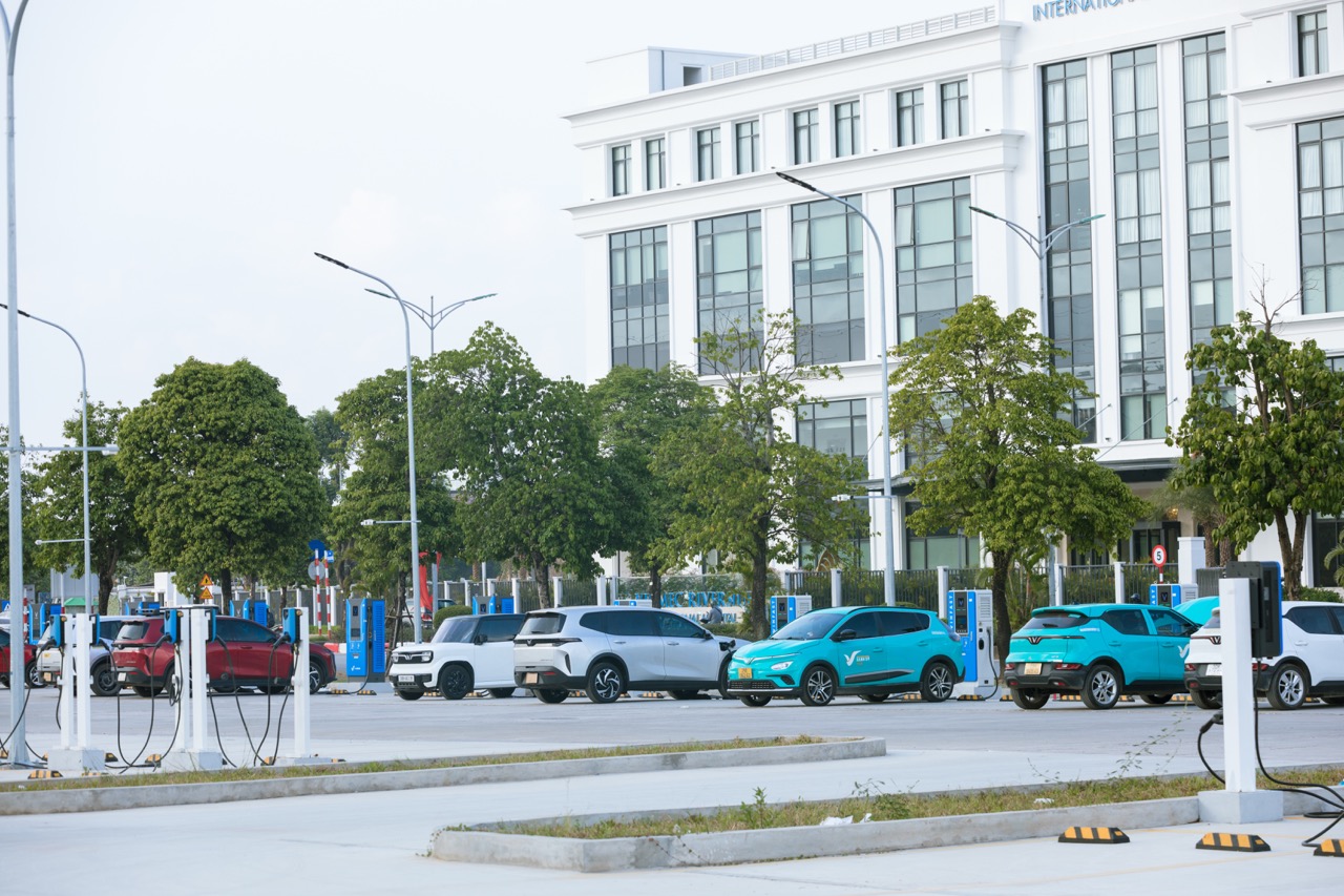 Hà Nội xuất hiện trạm sạc VinFast hơn 1.000 cổng, quy mô lớn chưa từng có tại Việt Nam