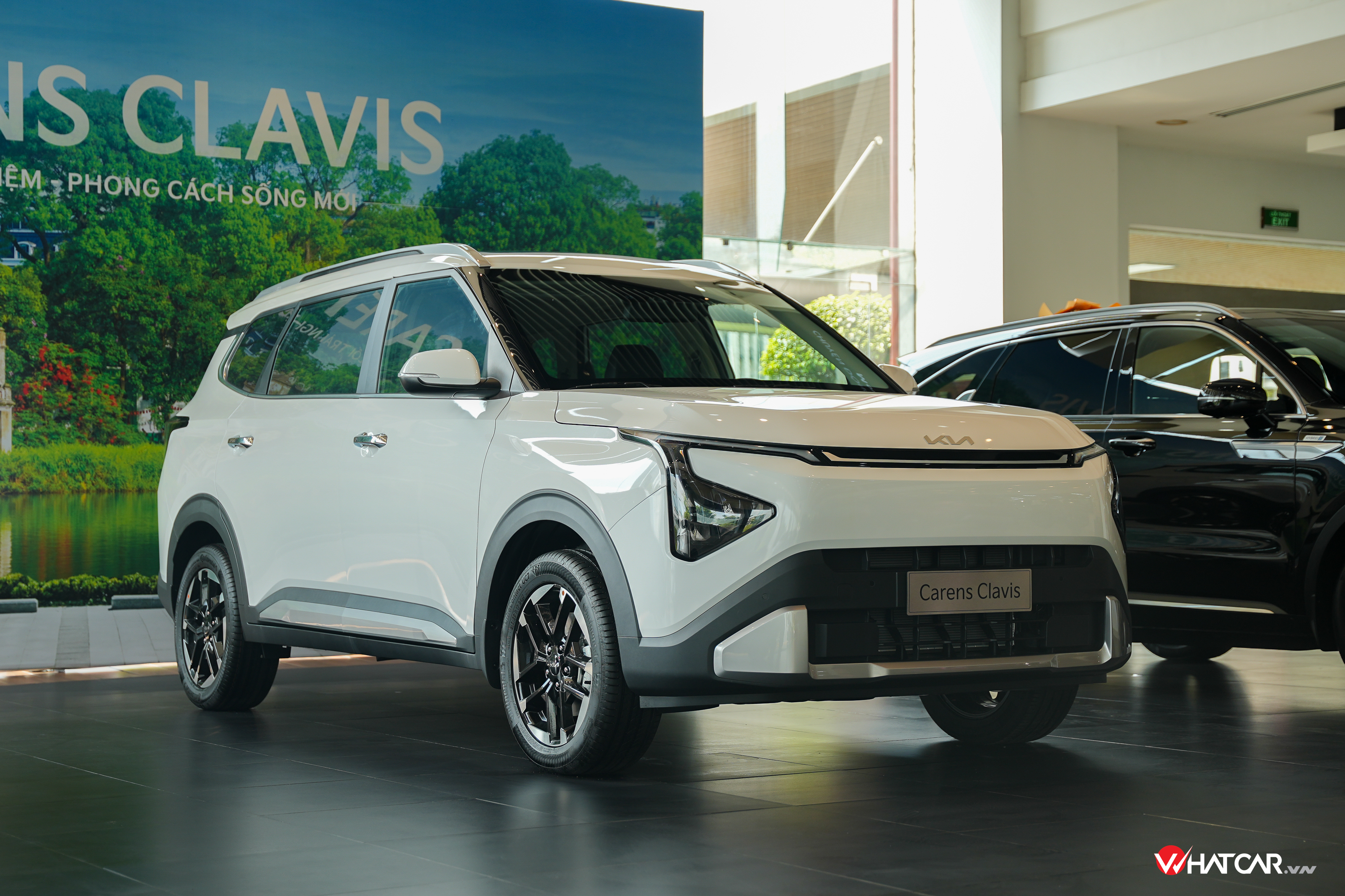 Soi Kia Carens Clavis 2026 tại đại lý: Cùng động cơ, cùng 7 chỗ nhưng bản Luxury được bổ sung loạt công nghệ hỗ trợ lái