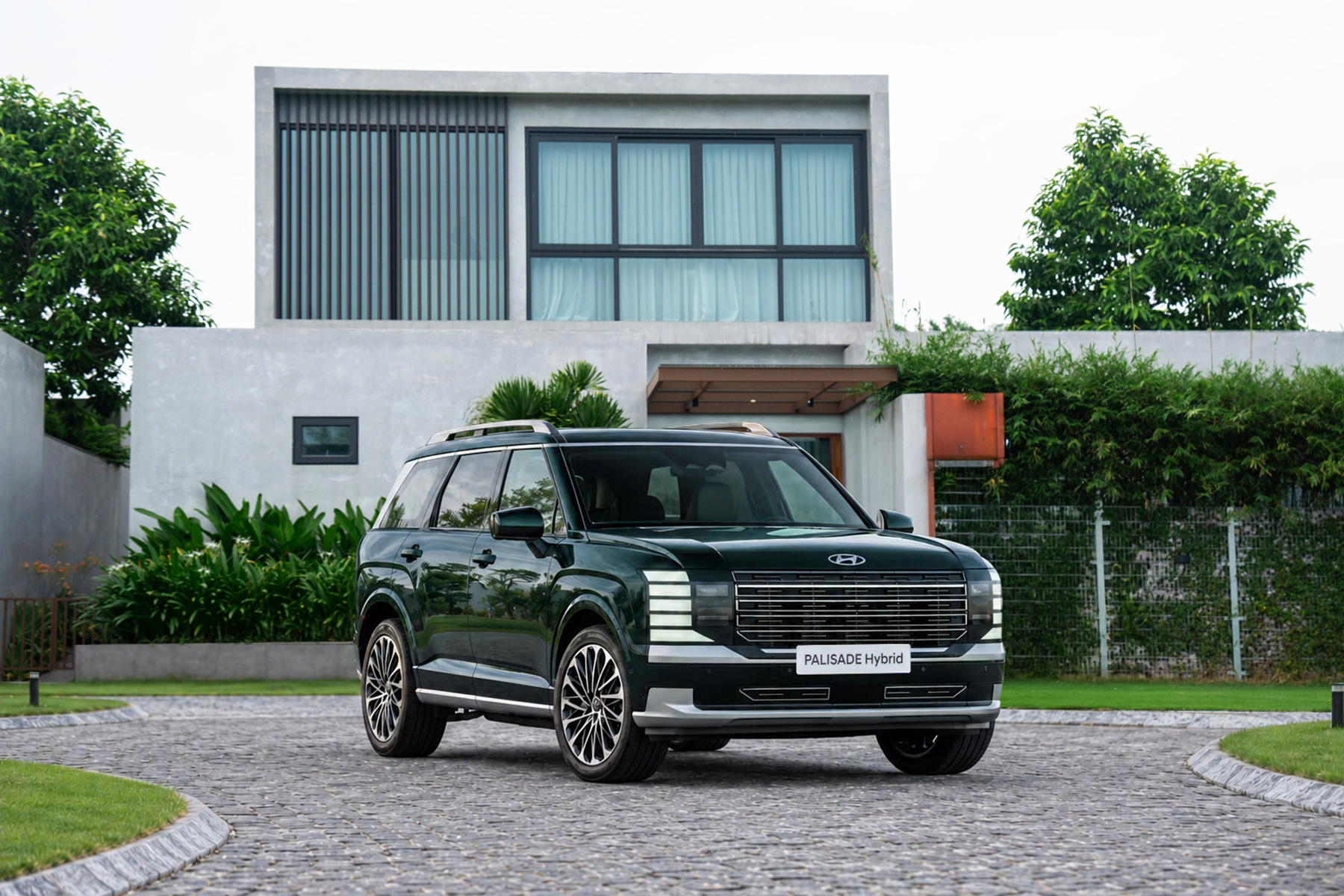 Hyundai Palisade Hybrid chốt giá tại Việt Nam từ 1,499 tỷ đồng, mạnh 334 mã lực, có bản 8 chỗ