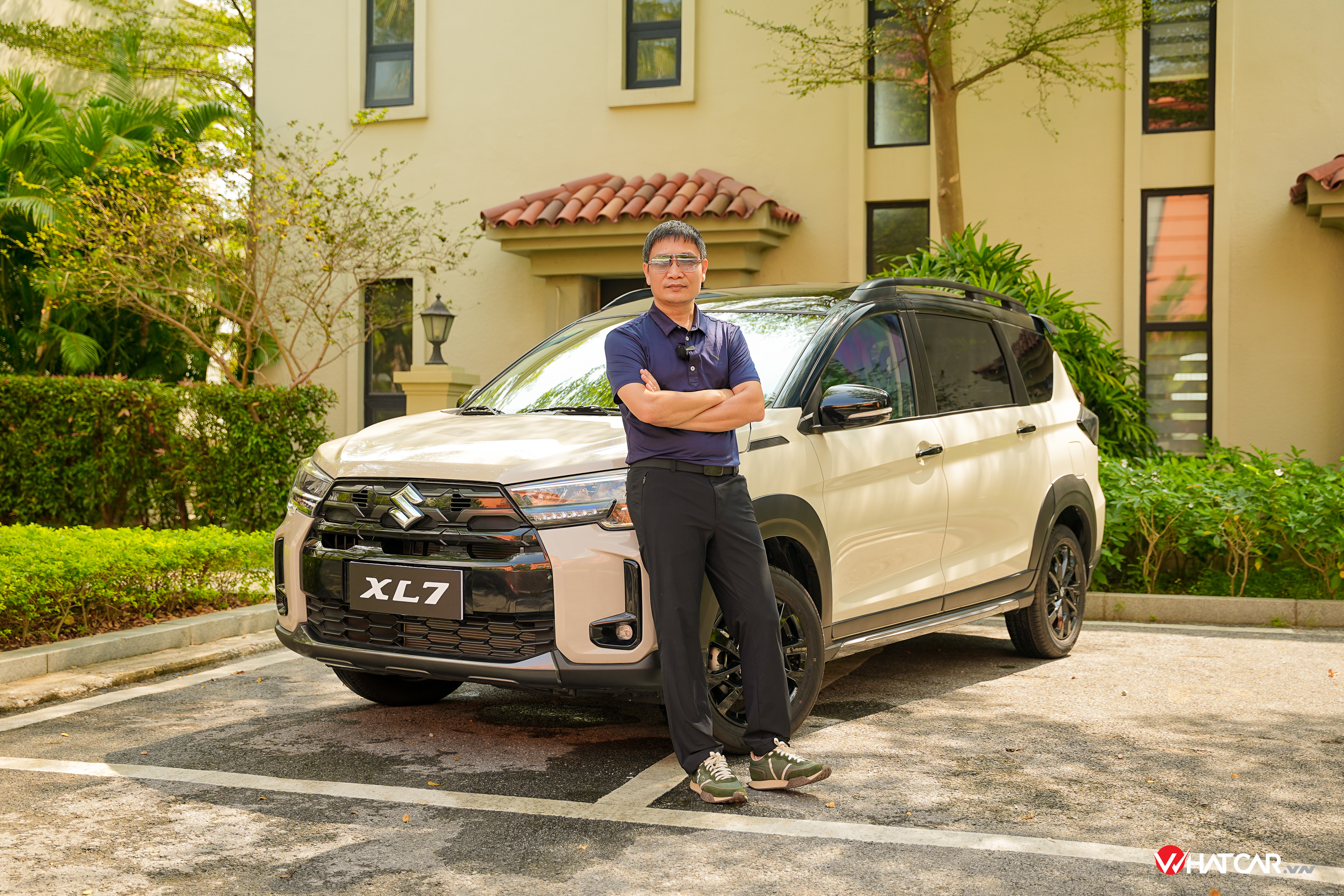 Suzuki XL7 mới ra mắt: Đổi thiết kế đầu xe, thêm màu Đen, giá cao nhất 599,9 triệu đồng
