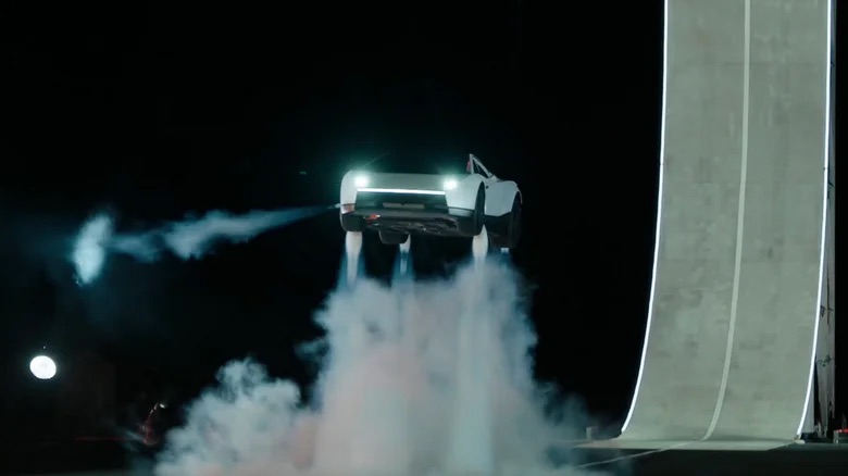 Tesla Roadster gây tranh cãi với màn tăng tốc dưới 1 giây, bình khí nén chỉ đủ dùng trong 6 giây