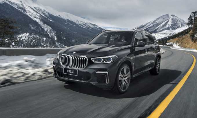 BMW X5 Li không nhiều khác biệt về ngoại hình, bởi tập trung vào không gian nội thất. Ảnh: BMW