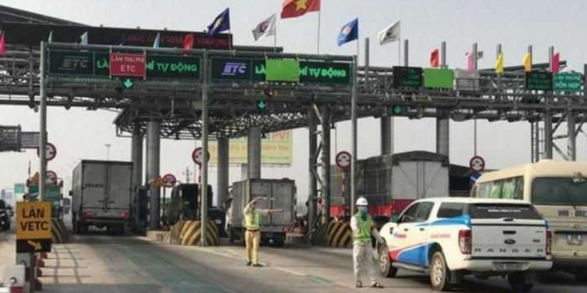 Hà Nội triển khai dán thẻ định danh với ô tô để thu phí không dừng