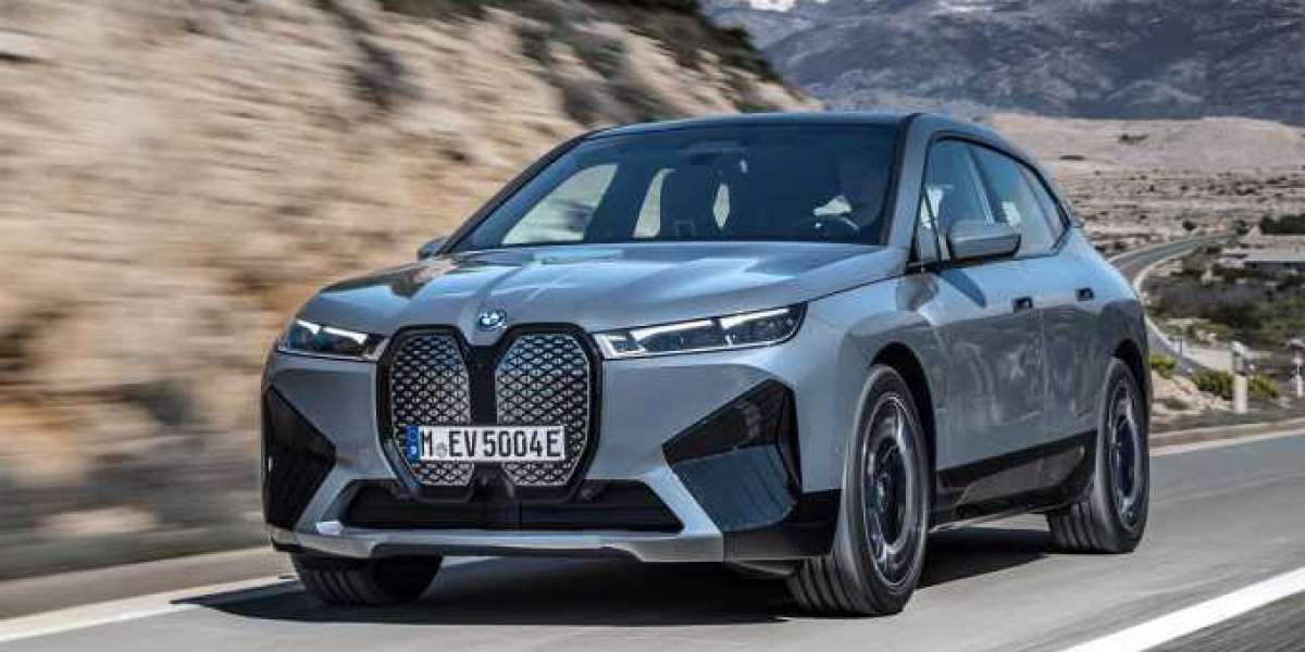 SUV điện BMW iX M60 chuẩn bị ra mắt