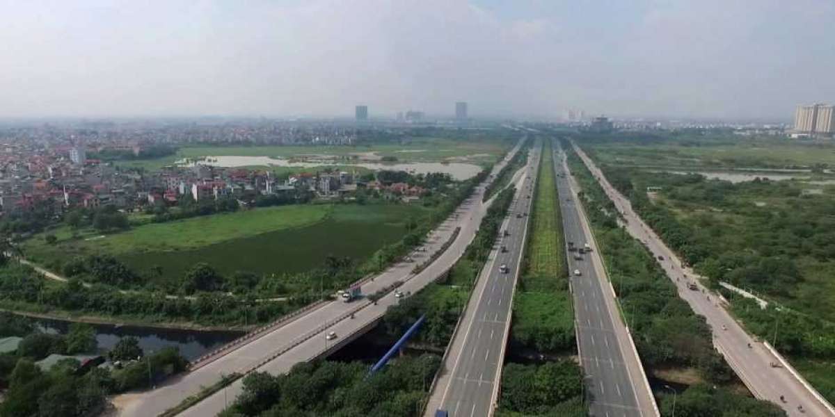 Xử lý tình trạng xe máy lưu thông vào làn đường dành cho ô tô trên đại lộ Thăng Long