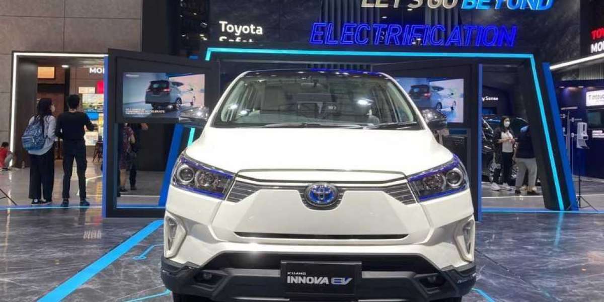 Toyota bất ngờ trình diễn Innova EV chạy điện tại Đông Nam Á