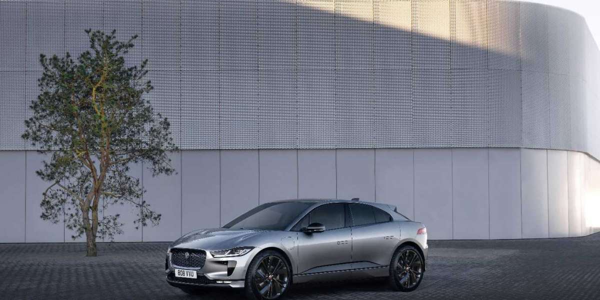Jaguar Land Rover cam kết giảm khí thải vào năm 2023