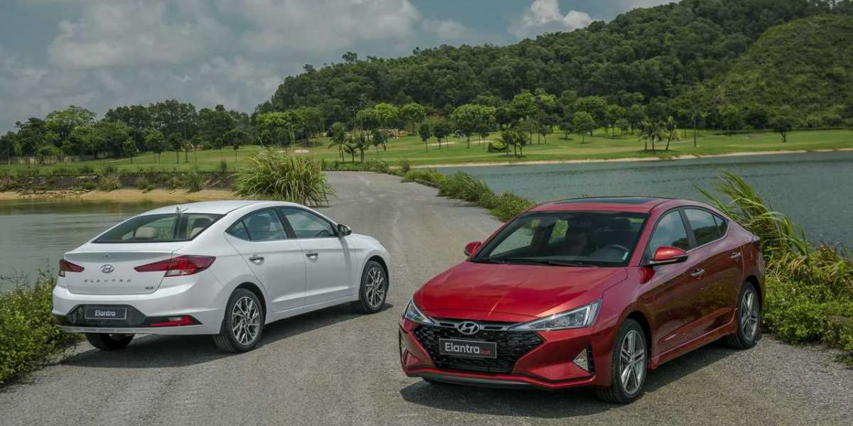 Giá Hyundai Elantra tại đại lý giảm tới 60 triệu đồng