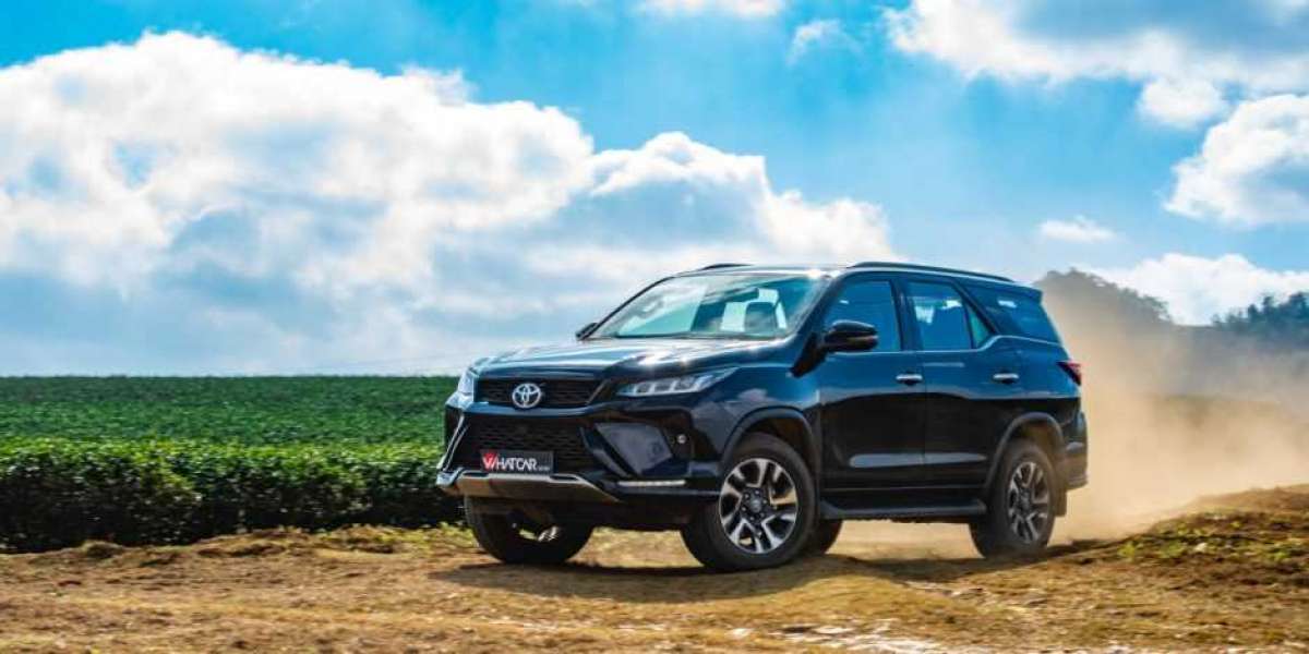 Ngắm hoa mận rơi cùng Toyota Fortuner Legender 2.4