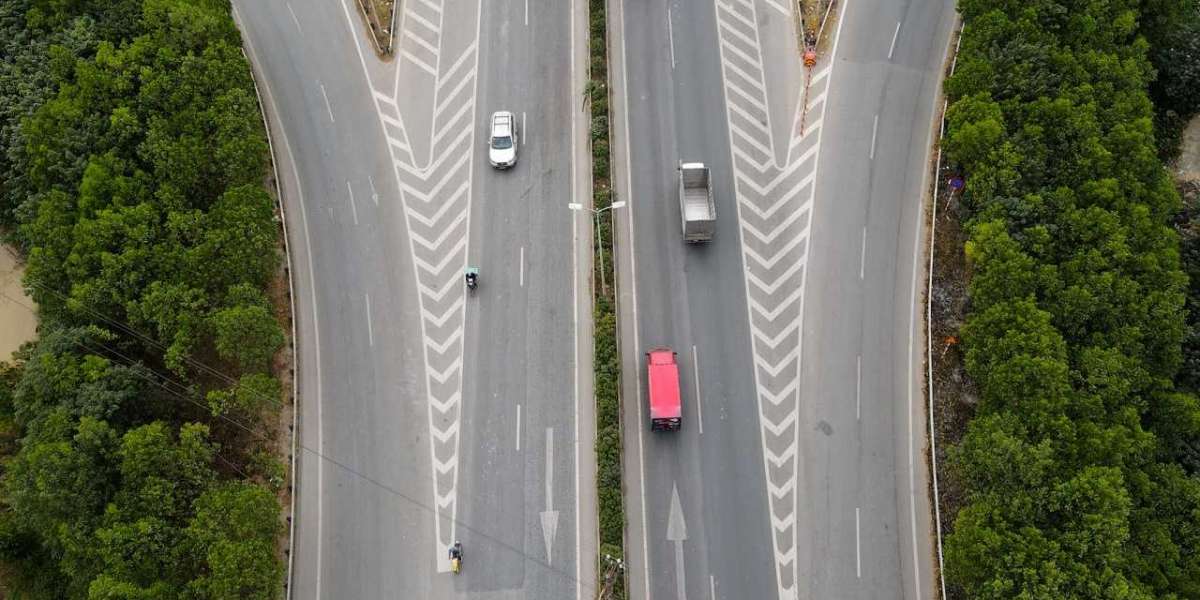 Thêm nhiều vạch xương cá ở Hà Nội gây bức xúc người đi đường