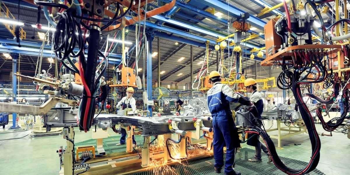Ô tô sản xuất, lắp ráp trong nước tiếp tục được ‘ưu ái’