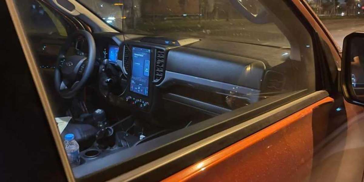 Ford Ranger 2022 lộ diện ảnh nội thất khi chạy thử