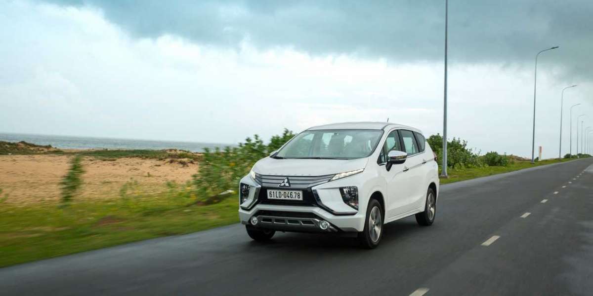 Mitsubishi Xpander giảm giá kịch sàn, Toyota Veloz vừa ra mắt đã hoang mang