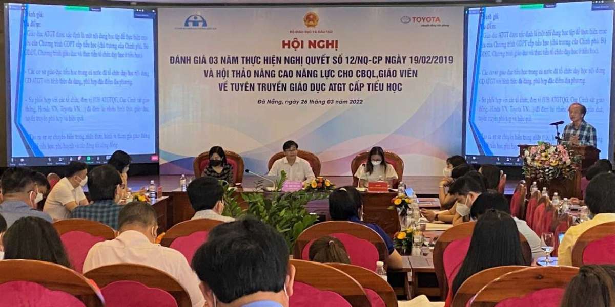 Toyota Việt Nam triển khai Chương trình Toyota cùng em học ATGT