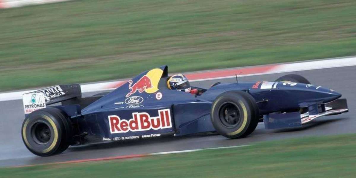 Chuyện vắn F1 (P4): Red Bull Racing – Từ lon nước tăng lực tới đội đua danh giá bậc nhất hành tinh.