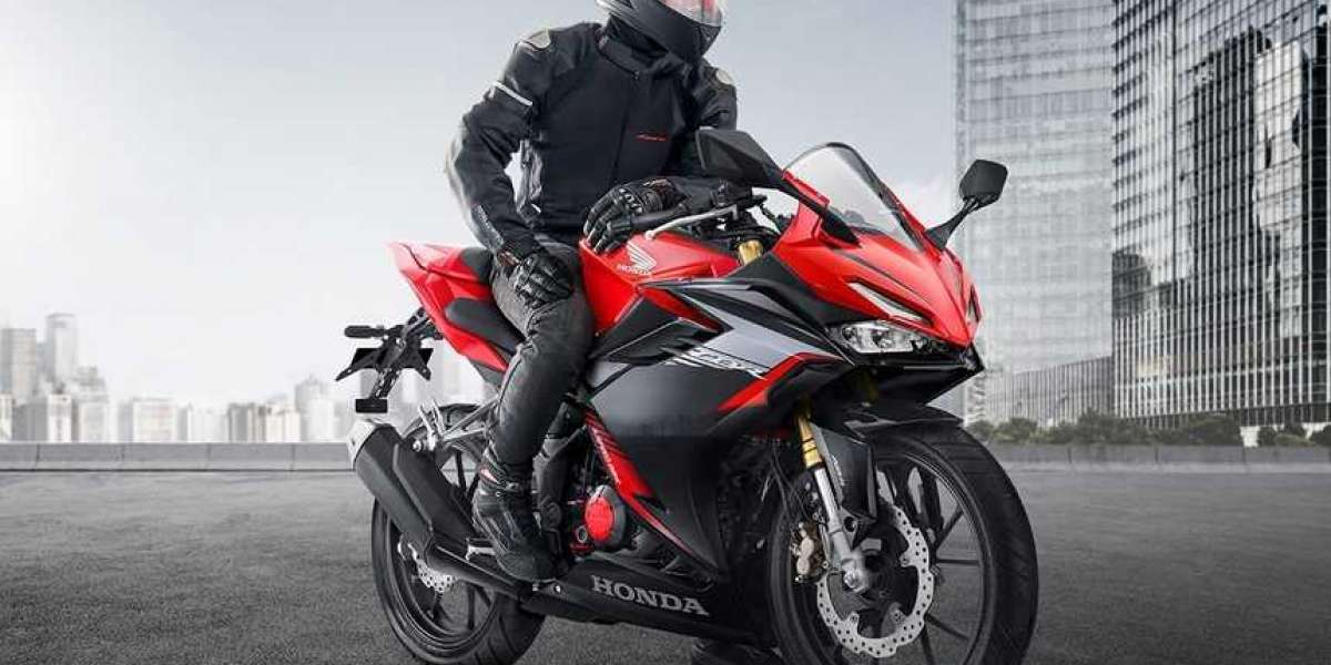 Honda CBR150R chính hãng giá từ 71 triệu đồng, phả hơi nóng lên Yamaha R15 và Suzuki GSX R150