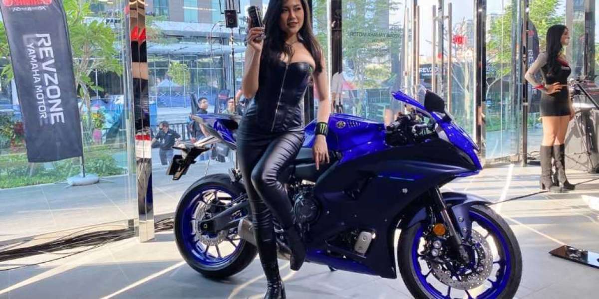 Yamaha R7 – “Hoa hậu” lẻ bóng trong lễ ra mắt Revzone Yamaha Motor