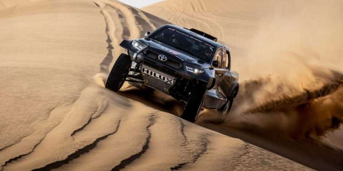 Toyota GR DKR Hilux T1+: bán tải hạng nặng chinh chiến tại Dakar Rally 2022