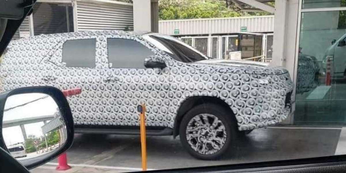 Toyota Fortuner GR-S 2022 lần đầu lộ diện, hứa hẹn diện mạo thể thao hơn Fortuner Legender