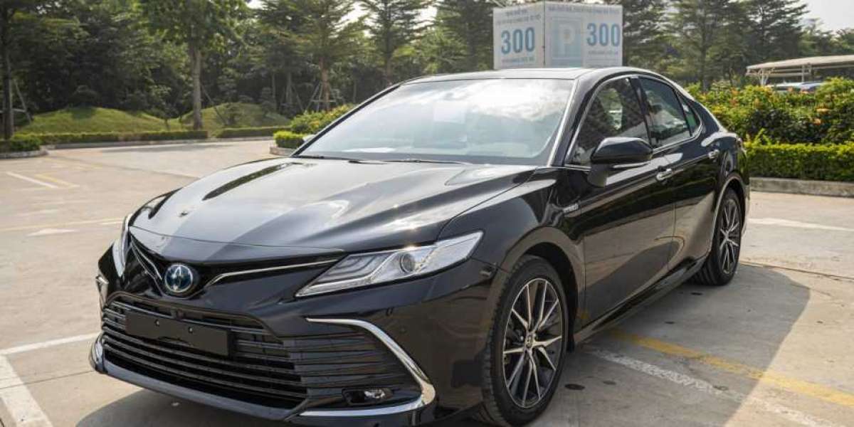 Ảnh thực tế Toyota Camry 2.5 HV: Hút mắt nhưng kén khách