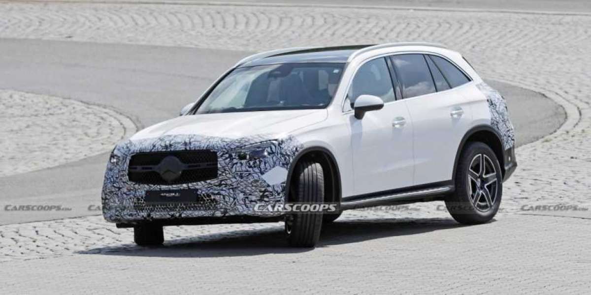 Quốc tế Thiếu nhi, Mercedes-Benz lại “tặng quà” cho người lớn: Mercedes-Benz GLC 2023