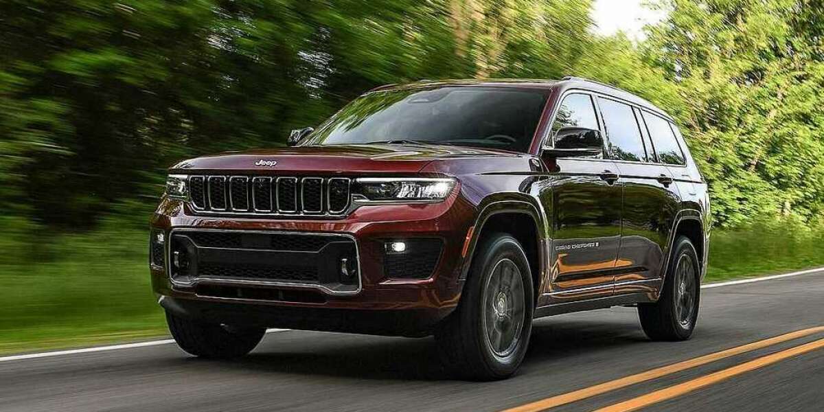 Jeep Grand Cherokee giá hơn 5 tỷ sắp về Việt Nam