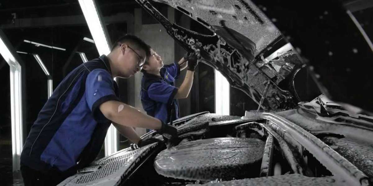 Cách rửa khoang máy ô tô tại nhà trong mùa dịch