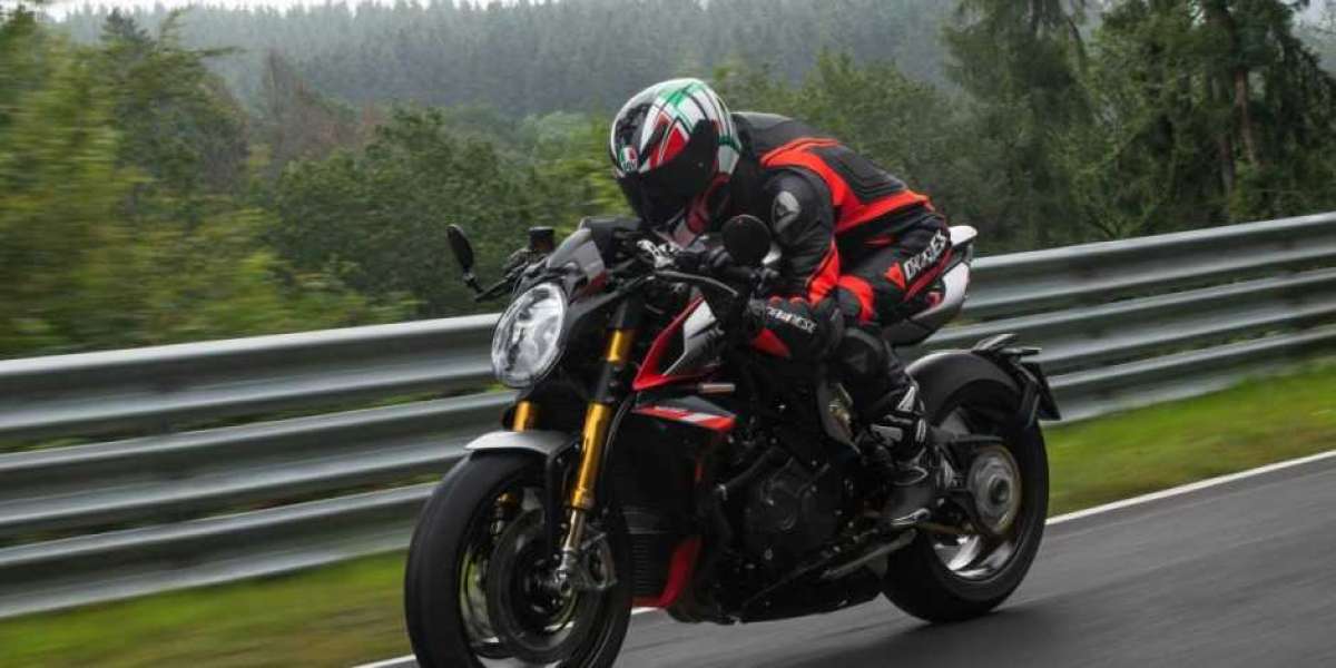 MV Agusta Brutale 1000 Nurburgring – hơi thở từ địa ngục xanh