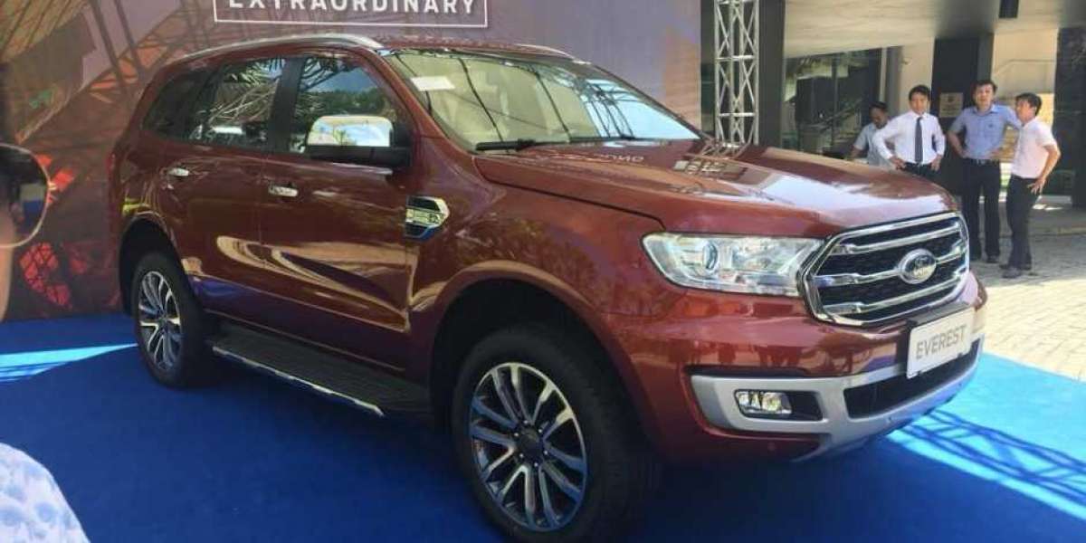 Ford Everest máy 2.0 tăng áp xuất hiện tại đại lý, giao xe tháng 9